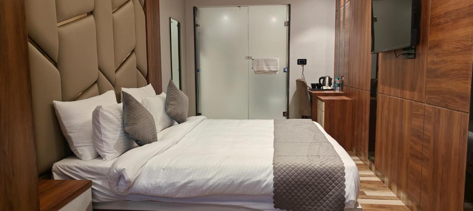 Hotel Golden Peacock 哈里瓦 外观 照片