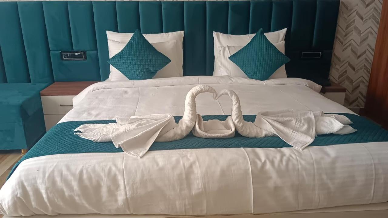 Hotel Golden Peacock 哈里瓦 外观 照片