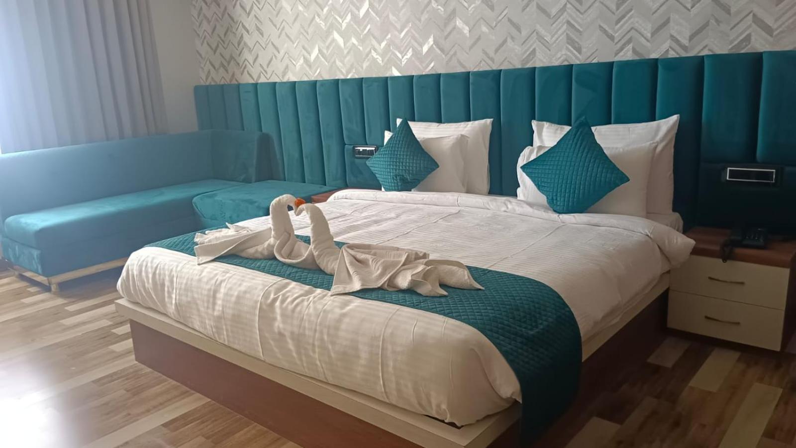 Hotel Golden Peacock 哈里瓦 外观 照片
